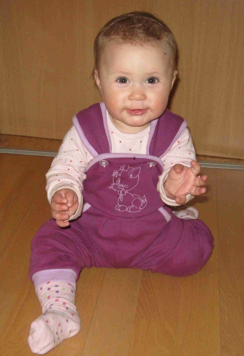 Dětské tepláčky s laclem Dětský svět fialové s kočičkou velikost 80