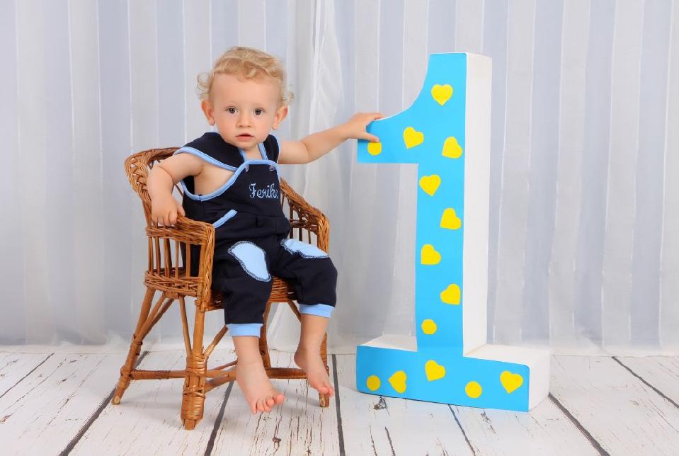 Dětské laclové tepláčky Dětský svět tmavě modré Hubert se záplatami vel.80