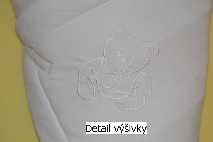 Kojenecká bílá zavinovačka Dětský svět volánek a výšivka