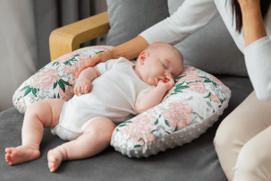 Kojící polštář Dětský svět Hnízdo minky šedé