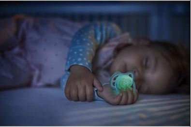 Dětské šidítko Avent 0-6m bez BPA Ultra air noční 0-6 m dívčí ptáček, 2 ks ve sterilizačním pouzdře