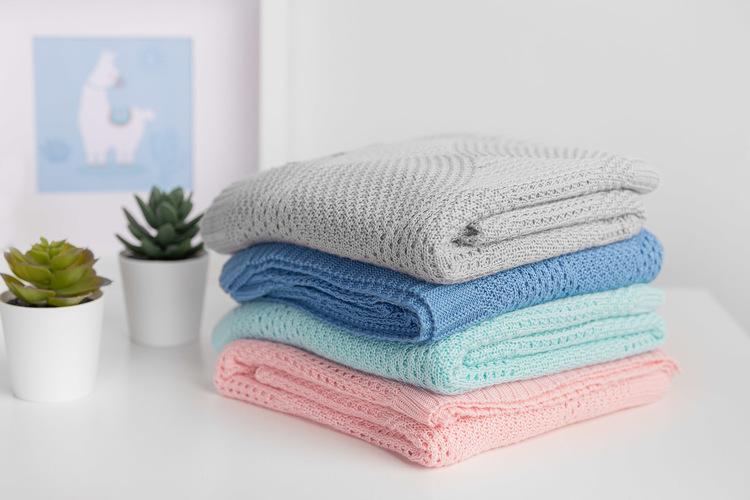 Zavinovací bambusová deka do kočárku Sensillo modrá