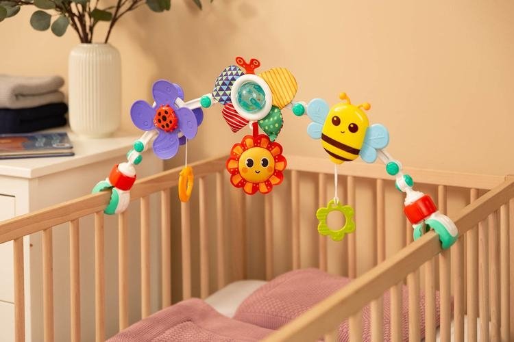 Dětská hrazdička s chrastítky Toyz Louka – hračka na kočárek 👶🌼