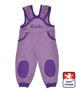 Dětské tepláčky se jménem Dětský svět fialové se záplatami