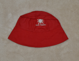 Dětská čepička/klobouček, červený sun-bean Výprodej