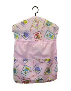 Kapsář na ramínko do školky Dětský svět růžové sponky