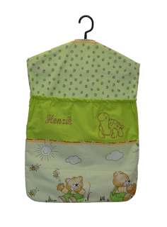 Kapsář na ramínko do školky Dětský svět chlapecký s výšivkou jména i obrázku